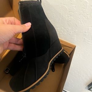 NIB UGG WOMEN'S WEDGE REGGIE SUEDE ZIP UP ANKLE BOOTS 8.5